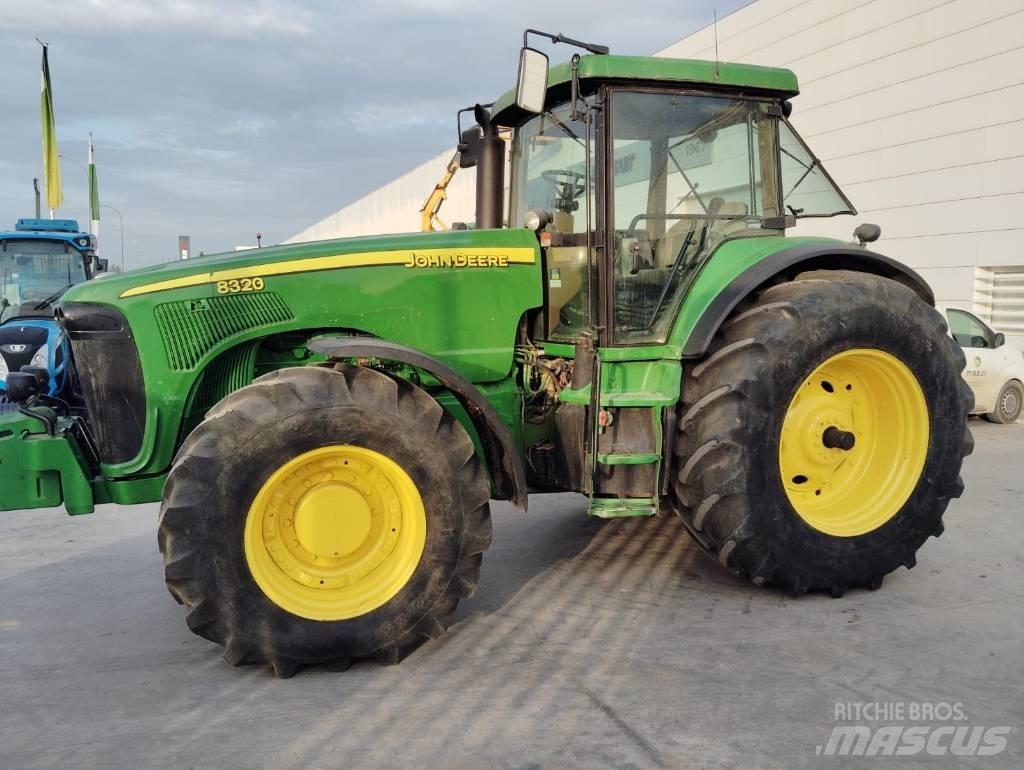 John Deere 8320 Traktoriai