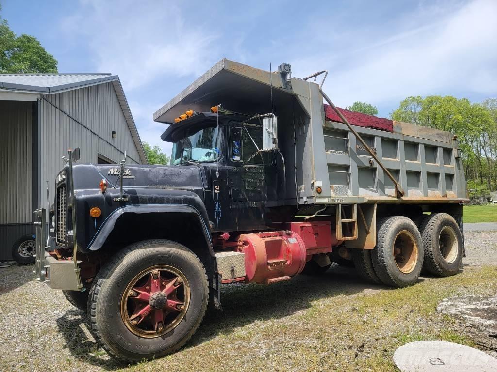 Mack RD 690 SX Savivarčių priekabų vilkikai
