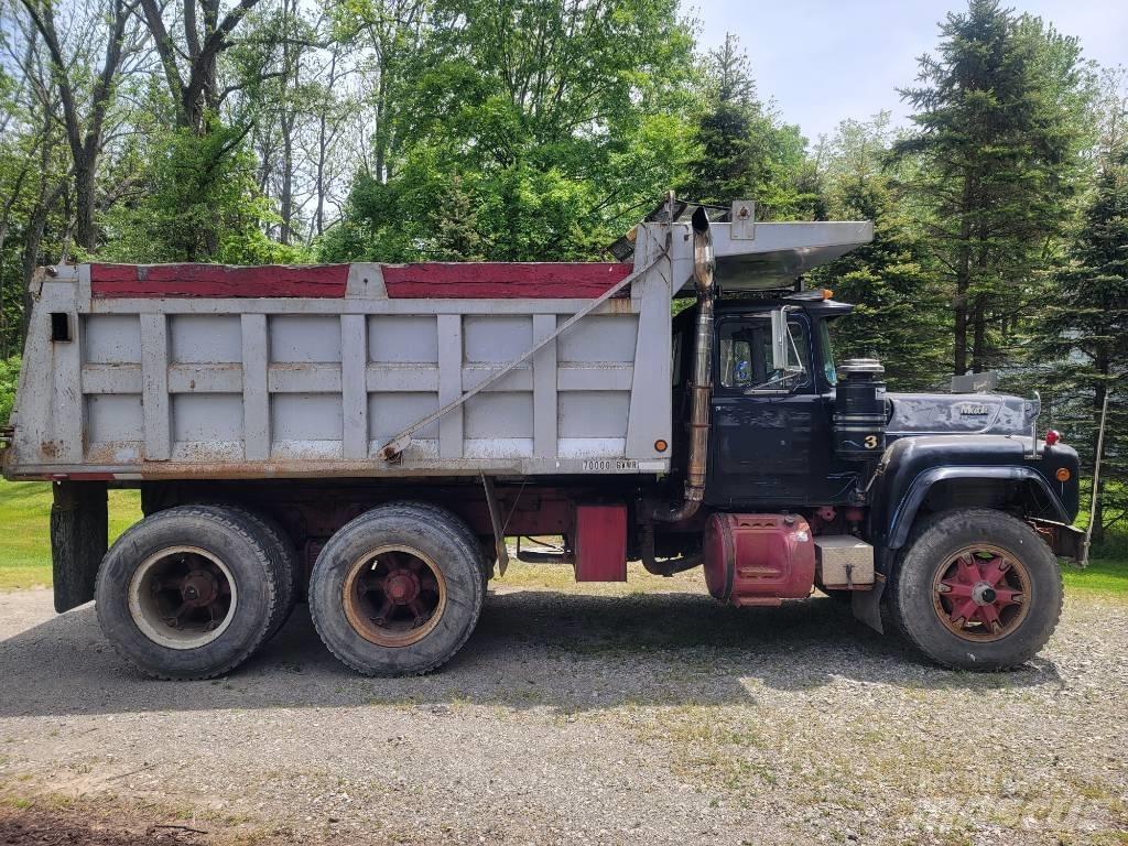 Mack RD 690 SX Savivarčių priekabų vilkikai