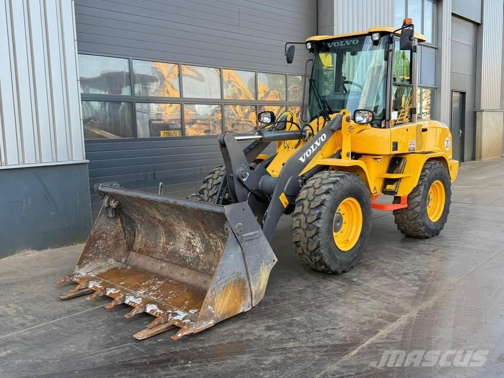 Volvo L30G Naudoti ratiniai krautuvai