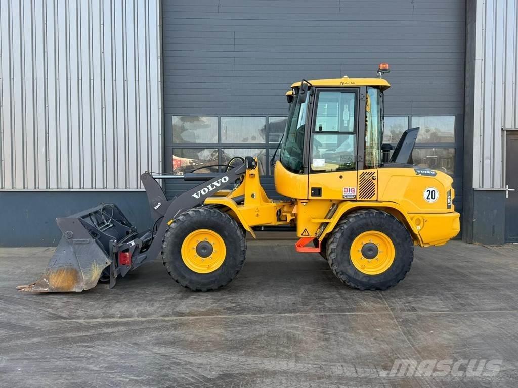 Volvo L30G Naudoti ratiniai krautuvai