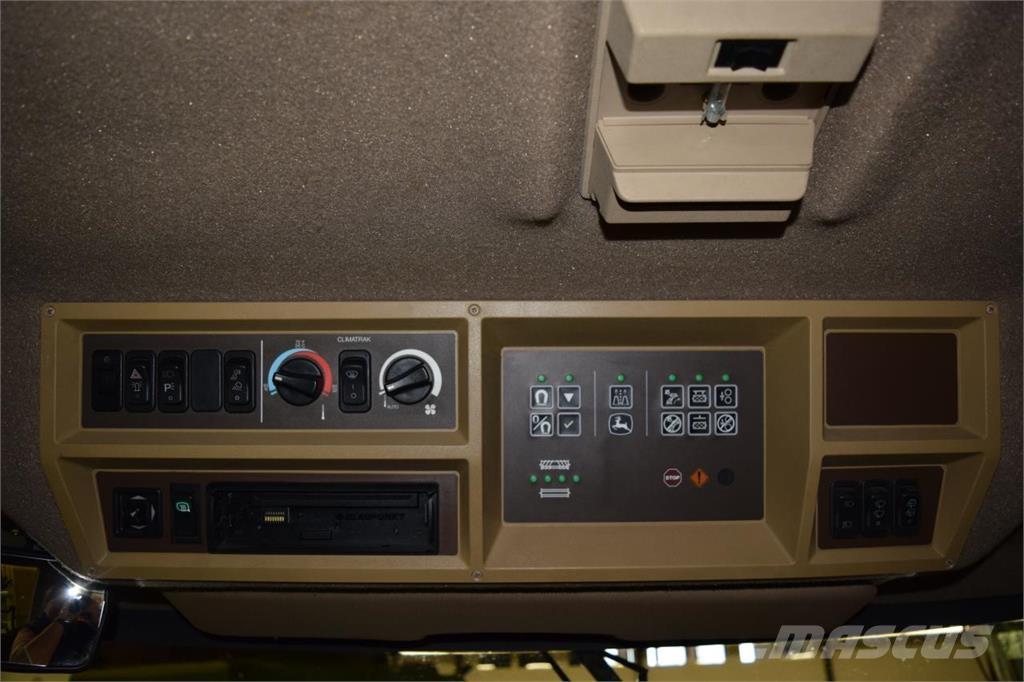 John Deere 7400 Pašarų ruošimo technika