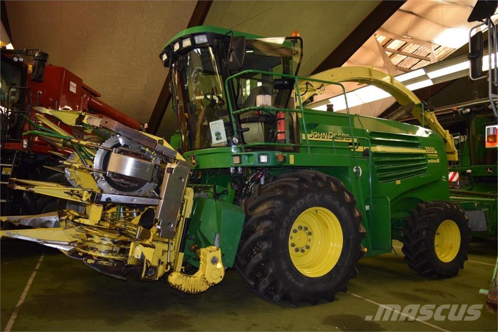 John Deere 7400 Pašarų ruošimo technika