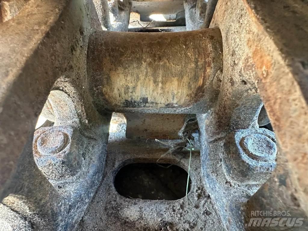 JCB JS220LC Vikšriniai ekskavatoriai