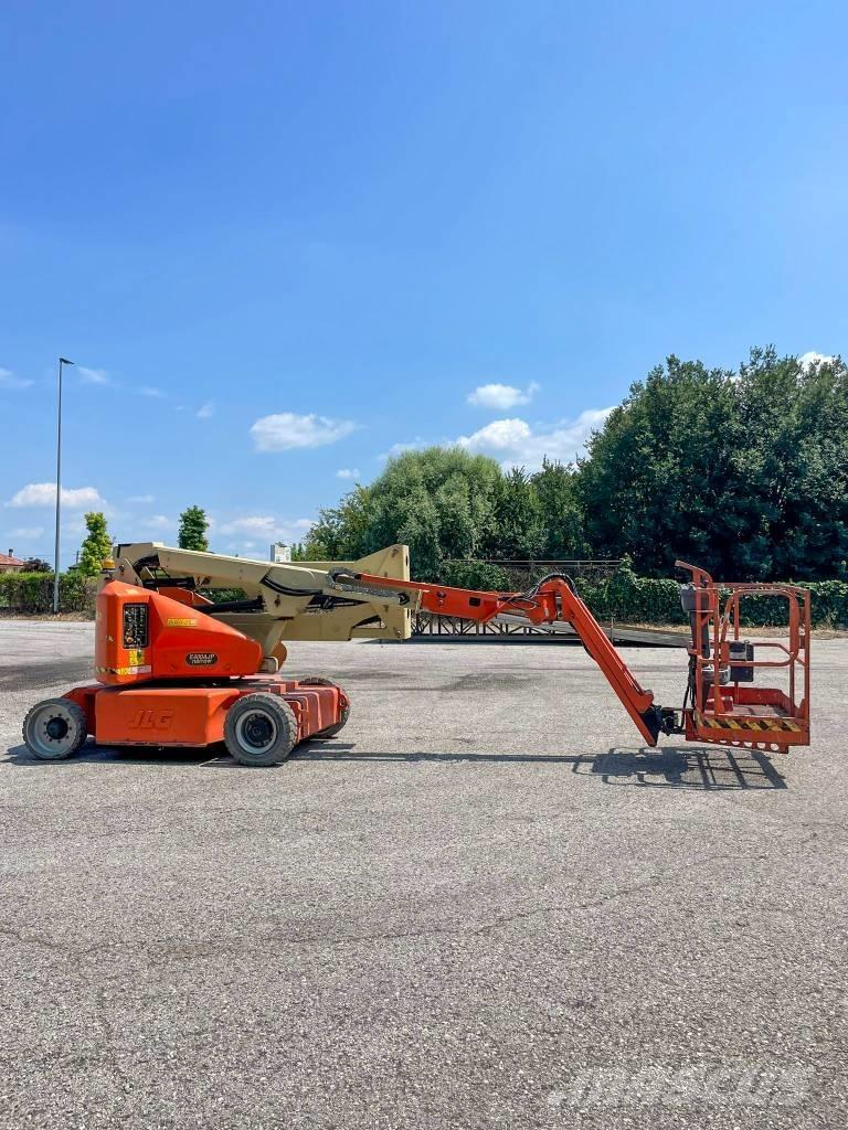 JLG E 400 AJP Alkūniniai keltuvai