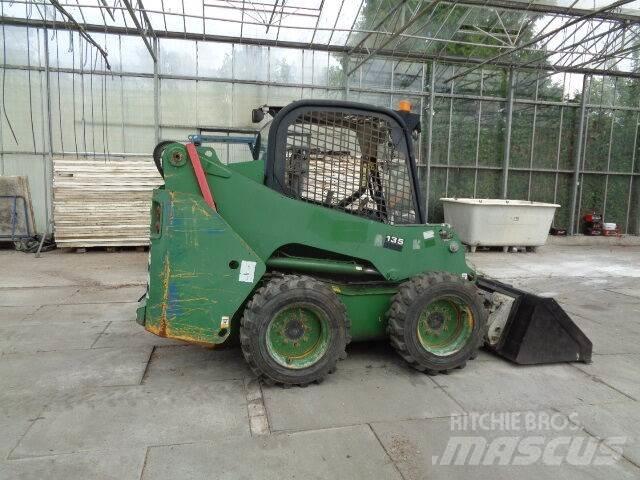 JCB 135 R Krautuvai su šoniniu pasukimu