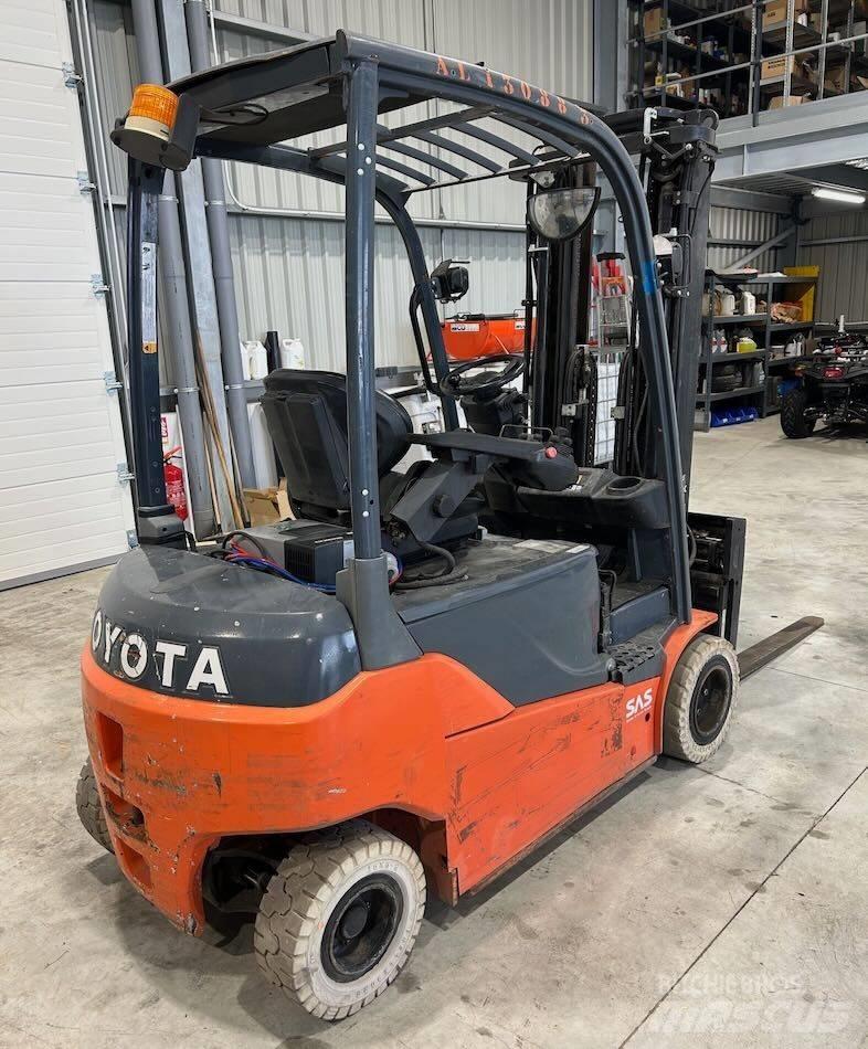 Toyota 8 FBMT 16 Elektriniai šakiniai krautuvai
