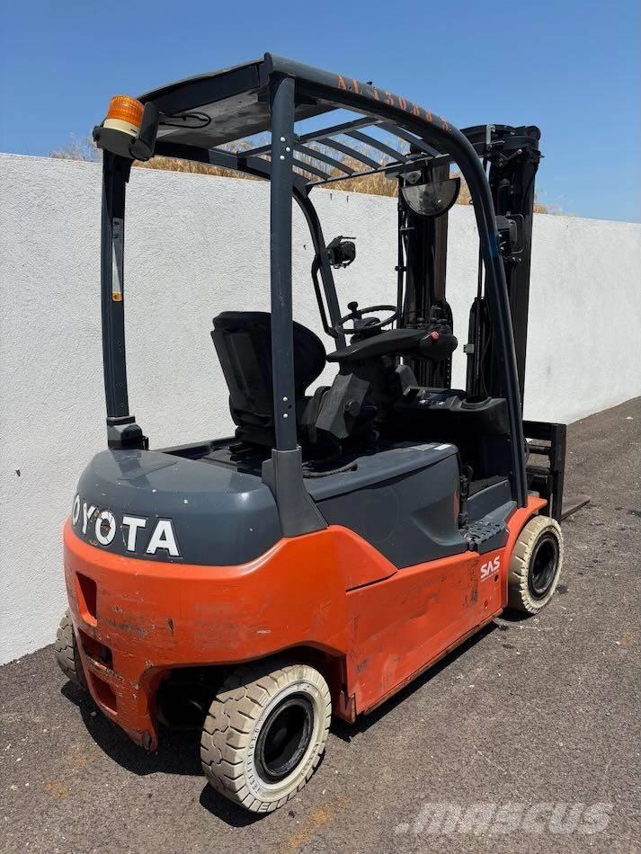Toyota 8 FBMT 16 Elektriniai šakiniai krautuvai