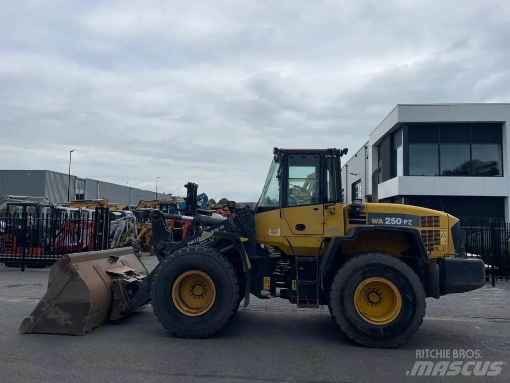 Komatsu WA250 Naudoti ratiniai krautuvai