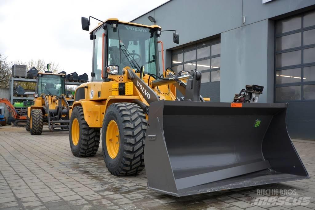 Volvo L 30 H Naudoti ratiniai krautuvai