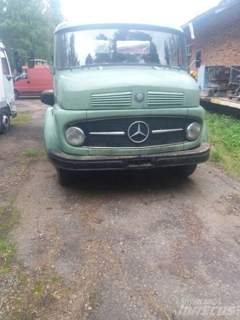 Mercedes-Benz 1113 Savivarčių priekabų vilkikai