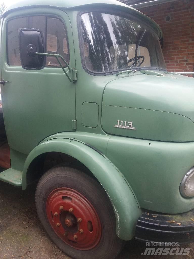 Mercedes-Benz 1113 Savivarčių priekabų vilkikai