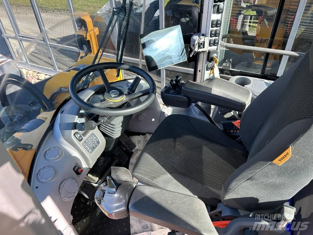 Volvo L 180 H Naudoti ratiniai krautuvai