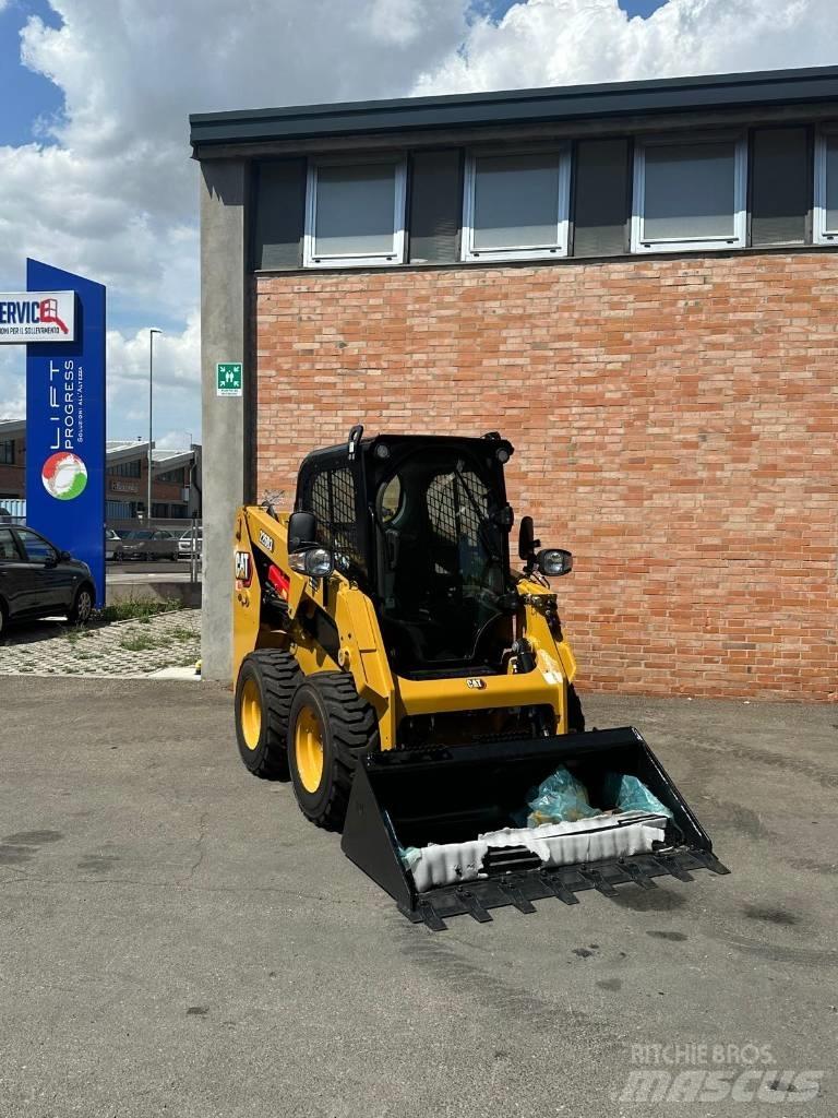 CAT 226D3 Krautuvai su šoniniu pasukimu