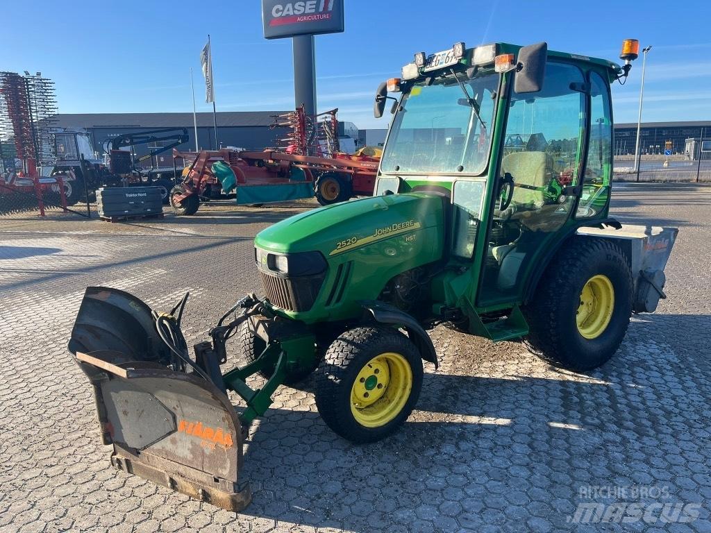 John Deere 2520 HST Naudoti kompaktiški traktoriai