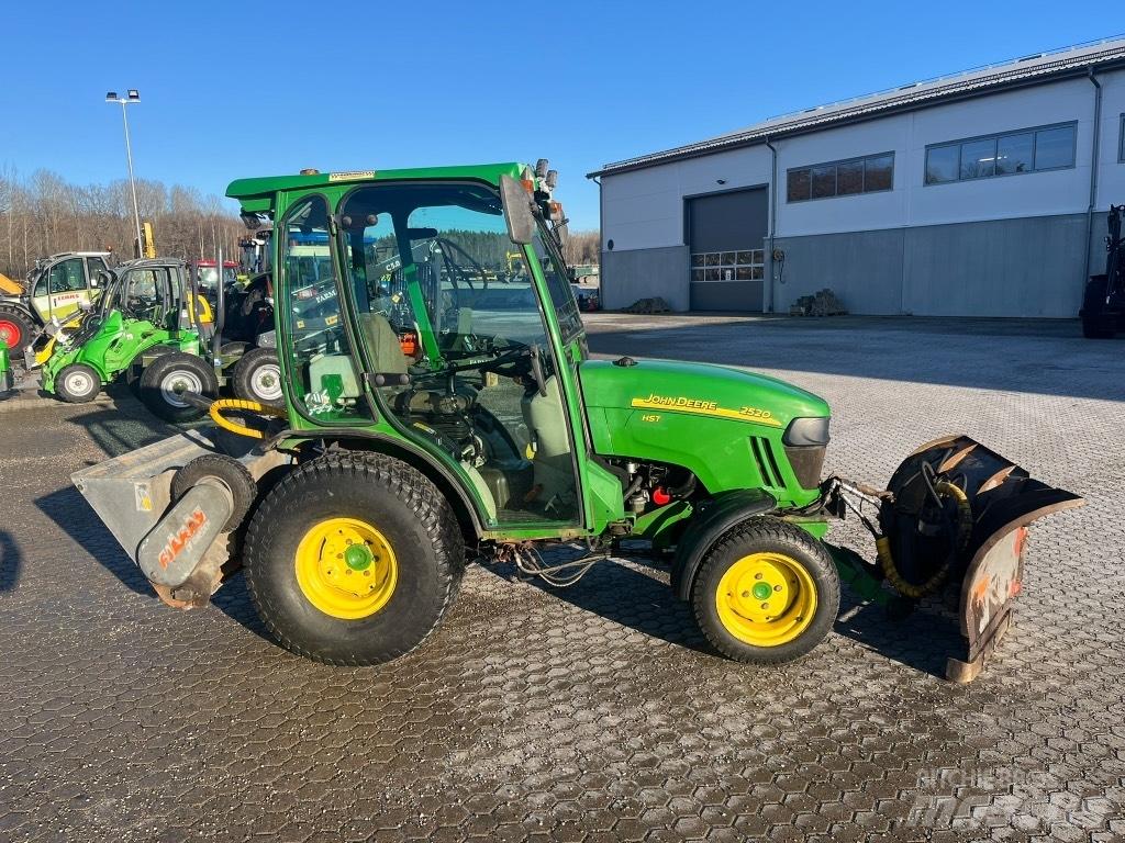 John Deere 2520 HST Naudoti kompaktiški traktoriai