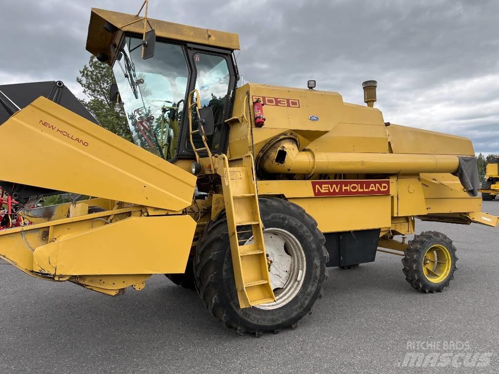 New Holland 8030 12´ Derliaus nuėmimo kombainai