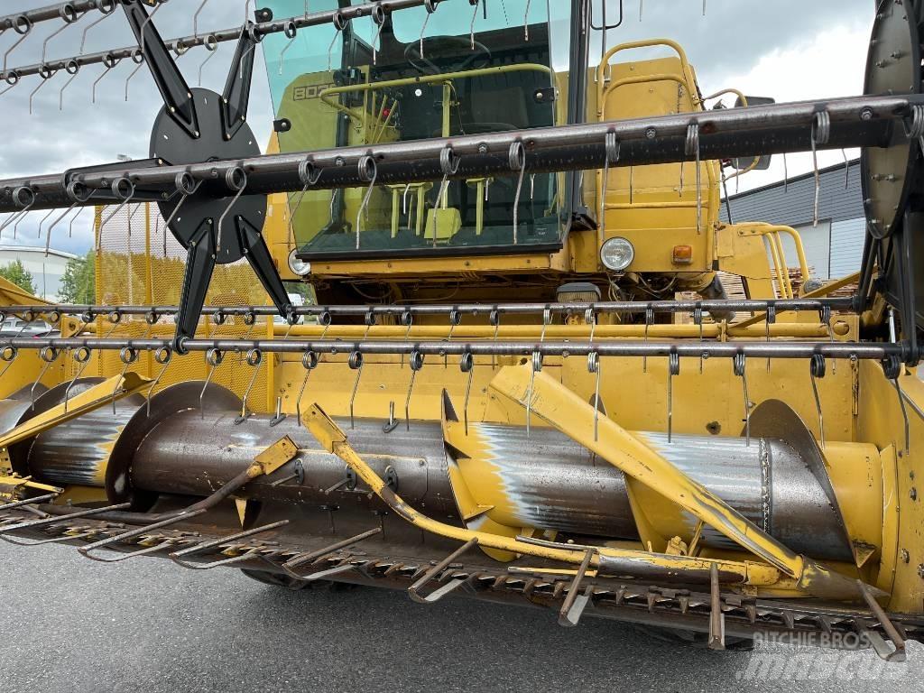 New Holland 8030 12´ Derliaus nuėmimo kombainai