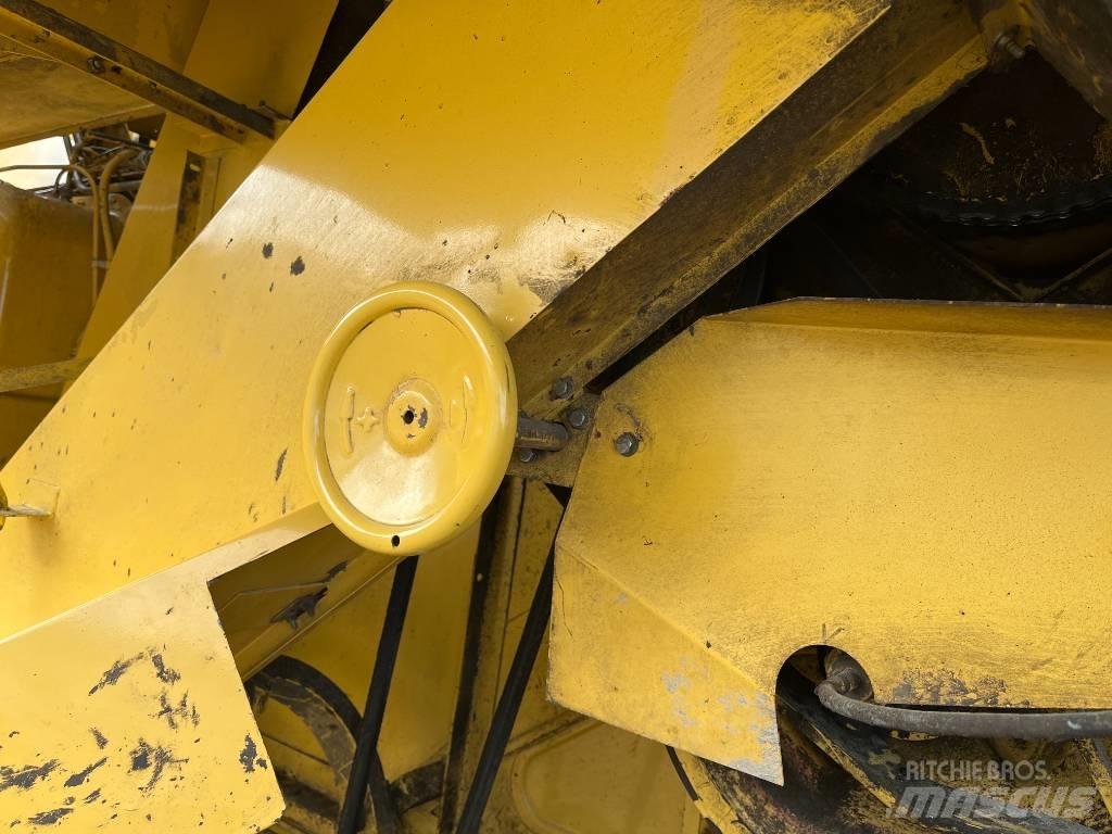 New Holland 8030 12´ Derliaus nuėmimo kombainai