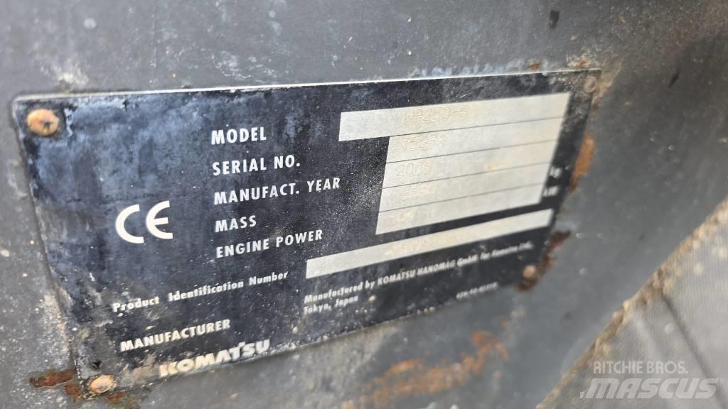 Komatsu WA 250 Naudoti ratiniai krautuvai
