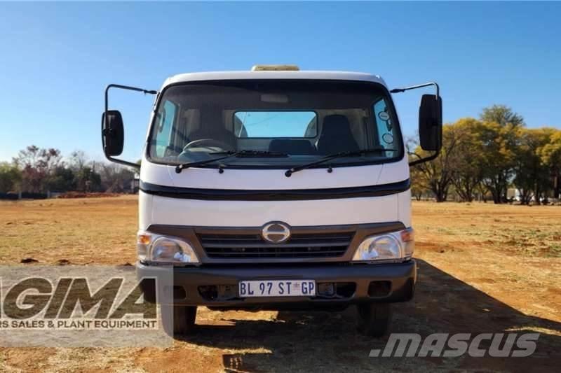 Hino 300 Roll Back Kita