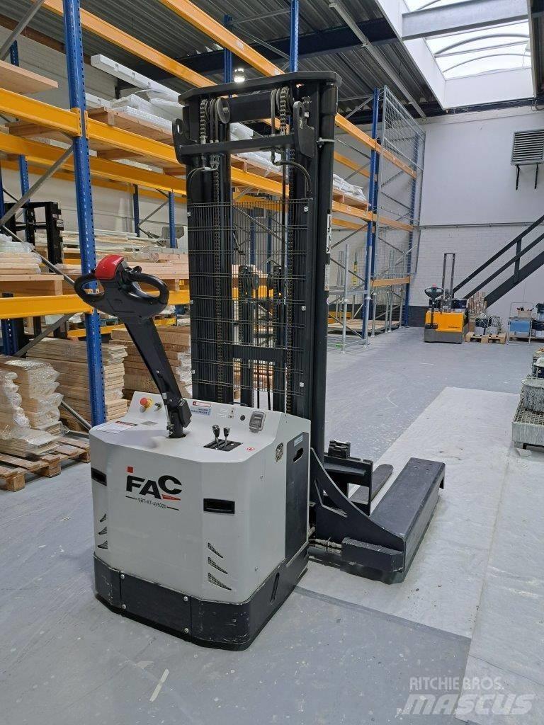 Combilift CSI Rankiniai vėžimėliai