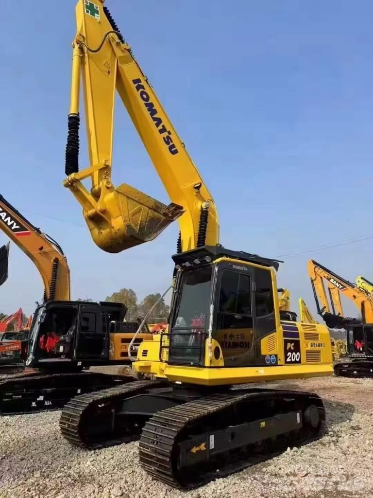 Komatsu PC 200 Vikšriniai ekskavatoriai