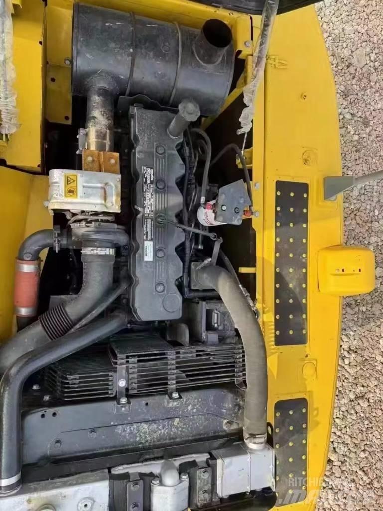 Komatsu PC 200 Vikšriniai ekskavatoriai