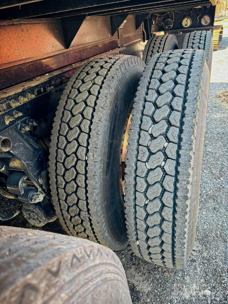 Mack CHU600 Savivarčių priekabų vilkikai