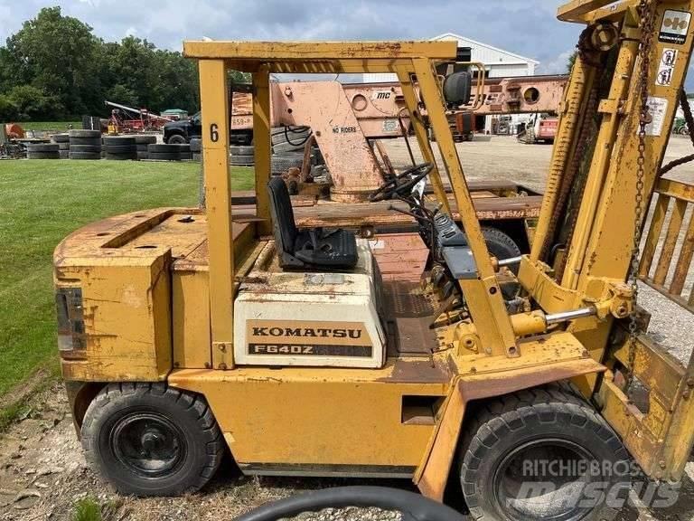 Komatsu FG 40ZT-4 Šakiniai krautuvai - Kita