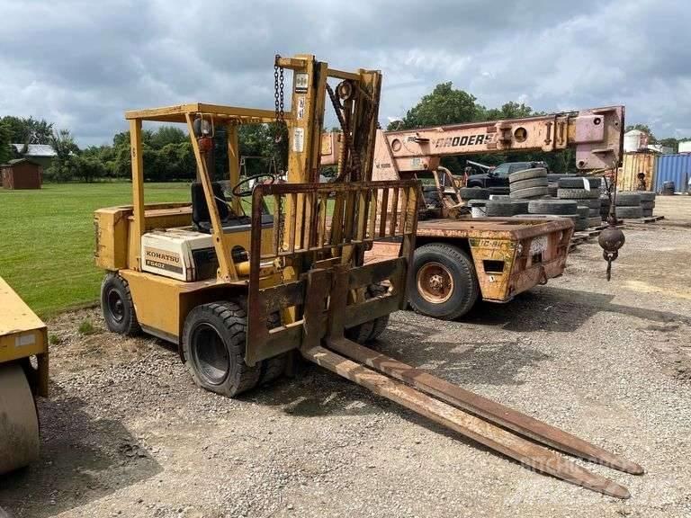 Komatsu FG 40ZT-4 Šakiniai krautuvai - Kita