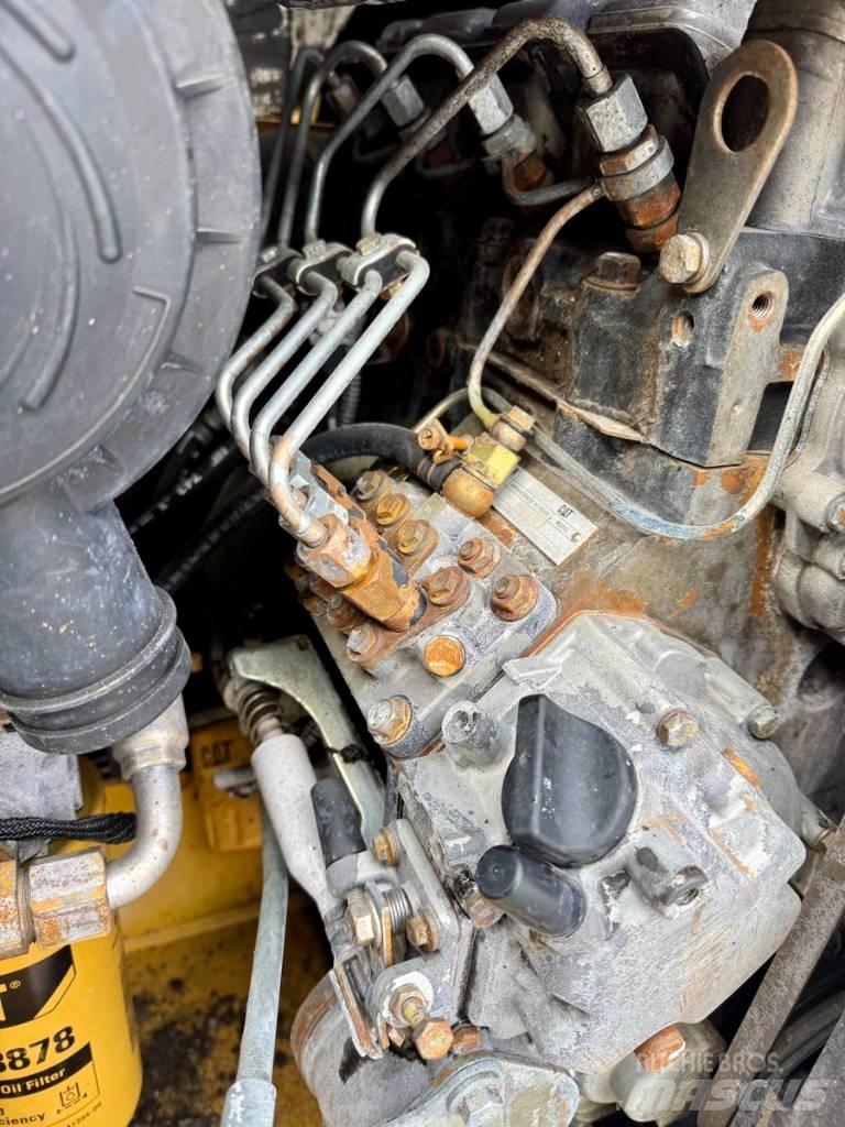 CAT 216 B 3 Krautuvai su šoniniu pasukimu