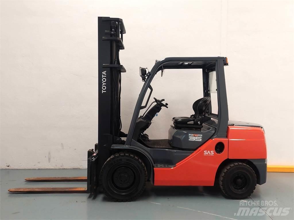 Toyota 52 8FDJF35 Dyzeliniai krautuvai