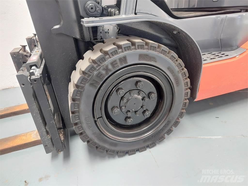 Toyota 52 8FDJF35 Dyzeliniai krautuvai