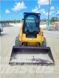CAT 242 D Krautuvai su šoniniu pasukimu