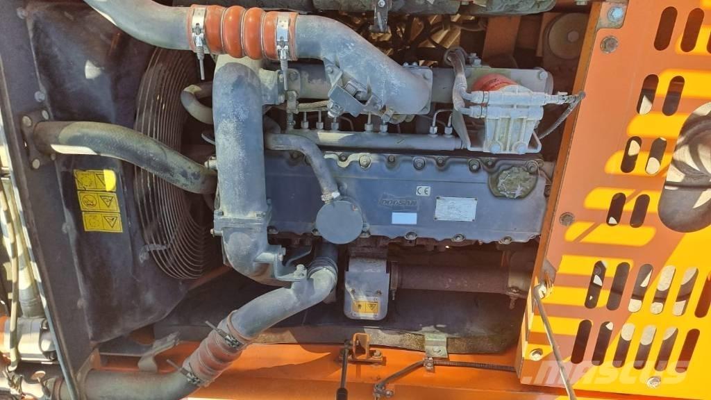 Doosan DX 225 Vikšriniai ekskavatoriai
