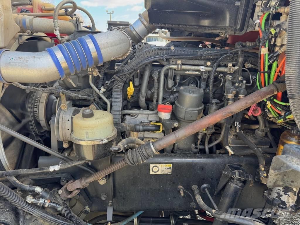 Kenworth T 880 Savivarčių priekabų vilkikai