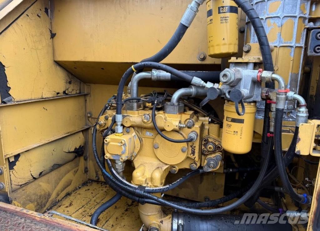 CAT 320 C Vikšriniai ekskavatoriai