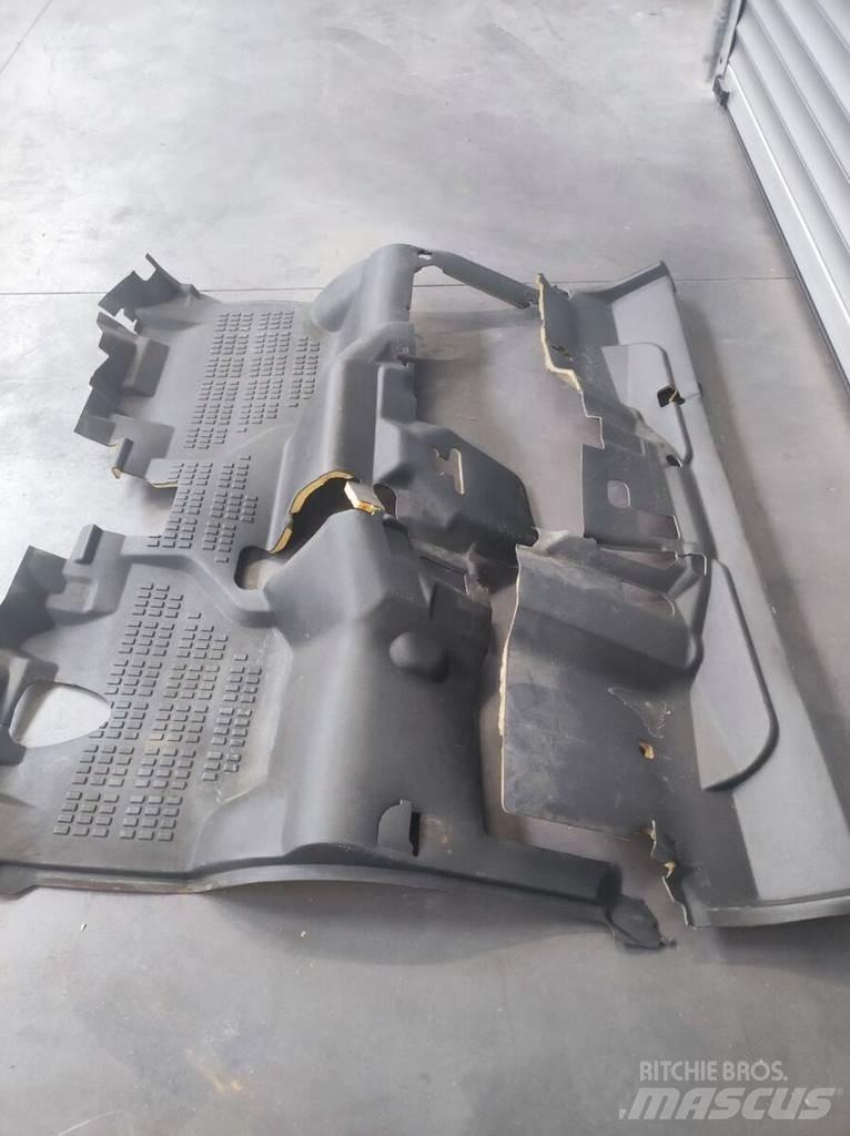 Nissan Floor Mat Kabinos ir salonai