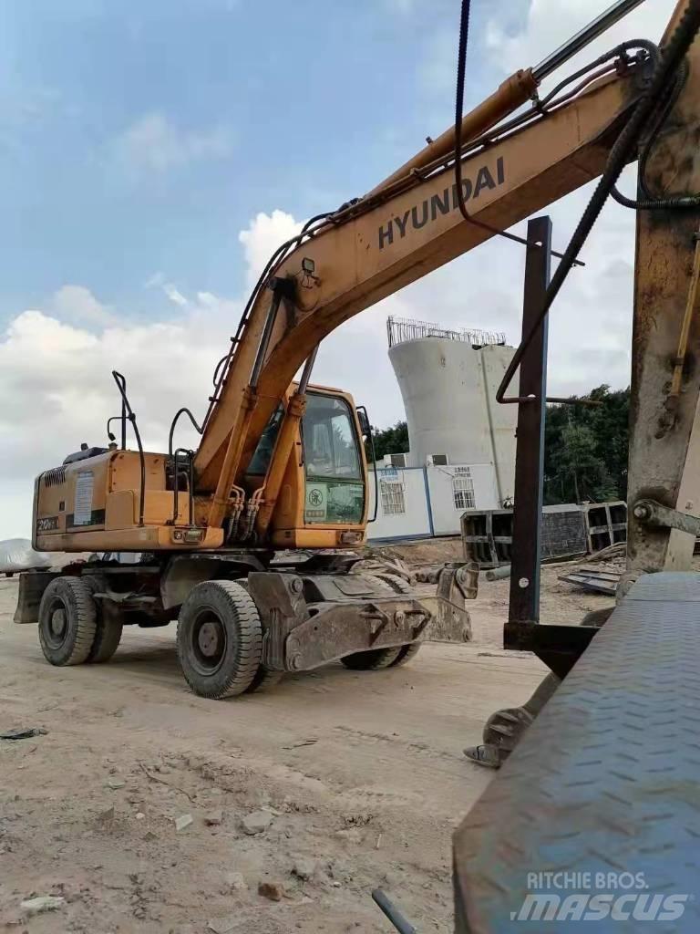 Hyundai 210W Ratiniai ekskavatoriai