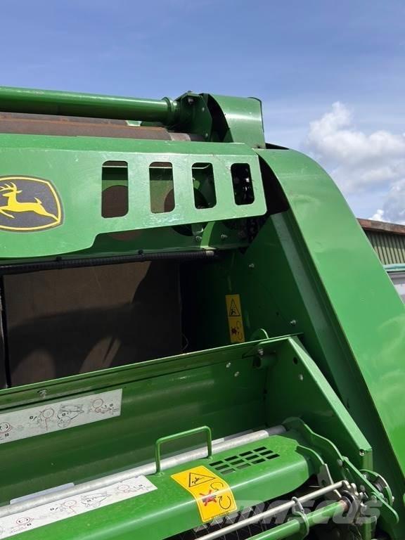 John Deere V461R Ritinių presai