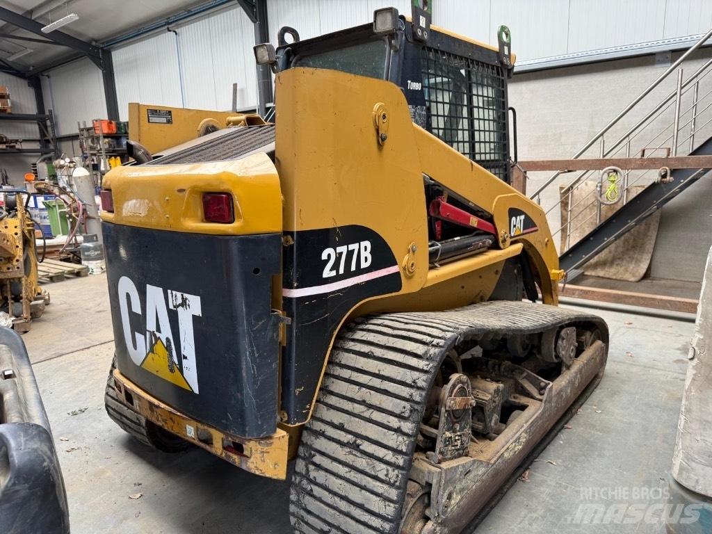 CAT 277B Krautuvai su šoniniu pasukimu