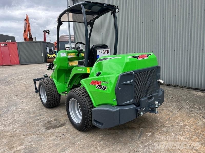 Avant 755 i Mini krautuvai