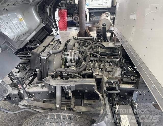 Isuzu NPR Sunkvežimiai su dengtu kėbulu