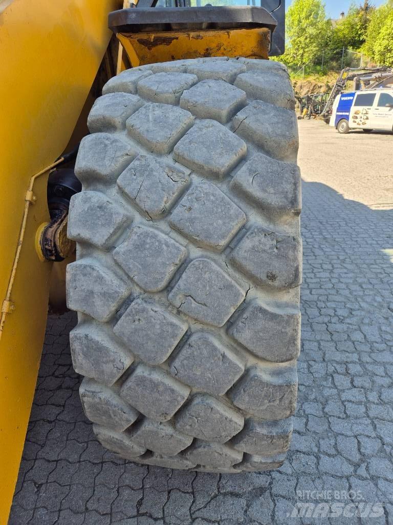 CAT 966M Naudoti ratiniai krautuvai