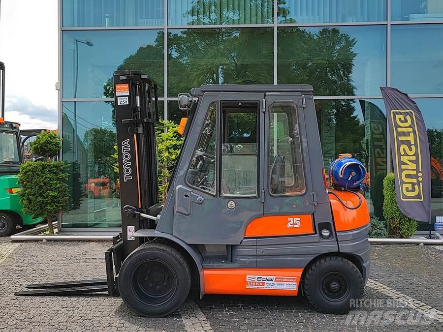 Toyota 6FG25 LPG (dujiniai) krautuvai
