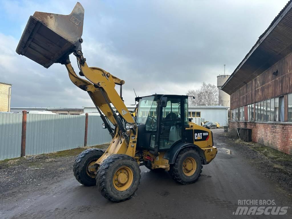 CAT 906 Naudoti ratiniai krautuvai