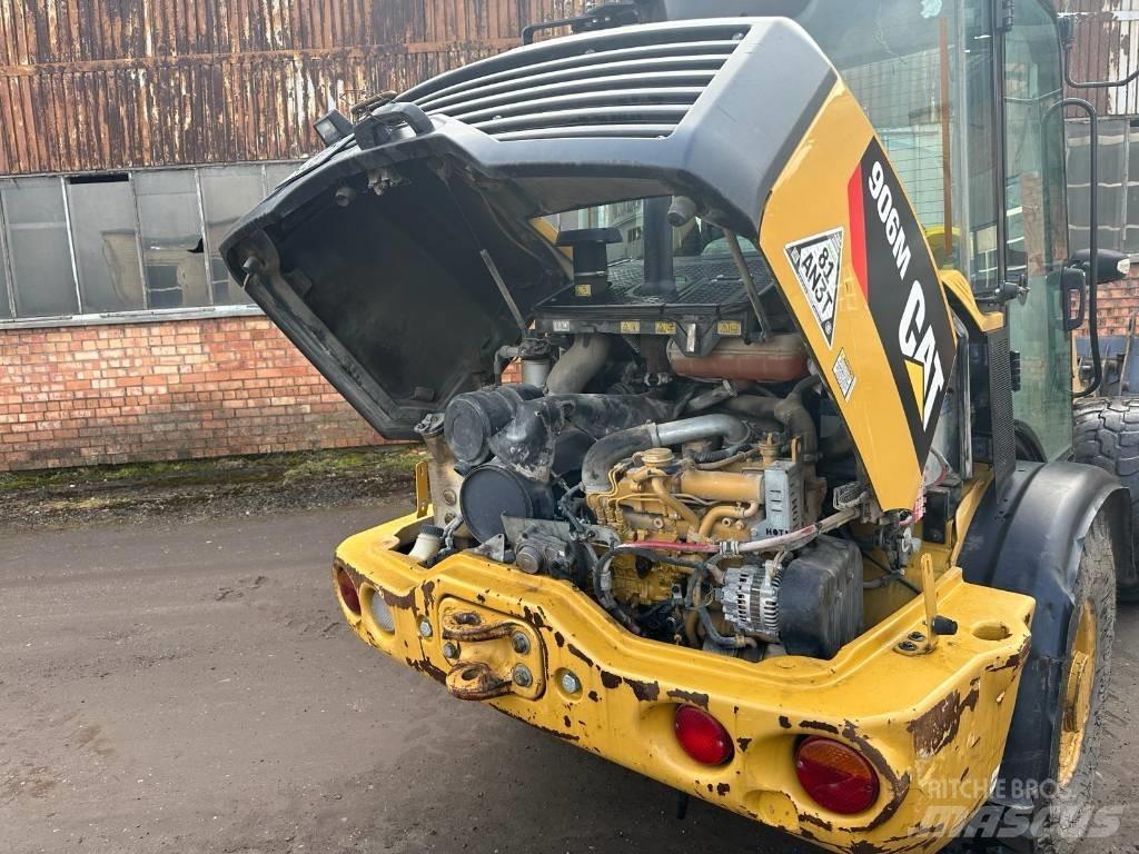 CAT 906 Naudoti ratiniai krautuvai
