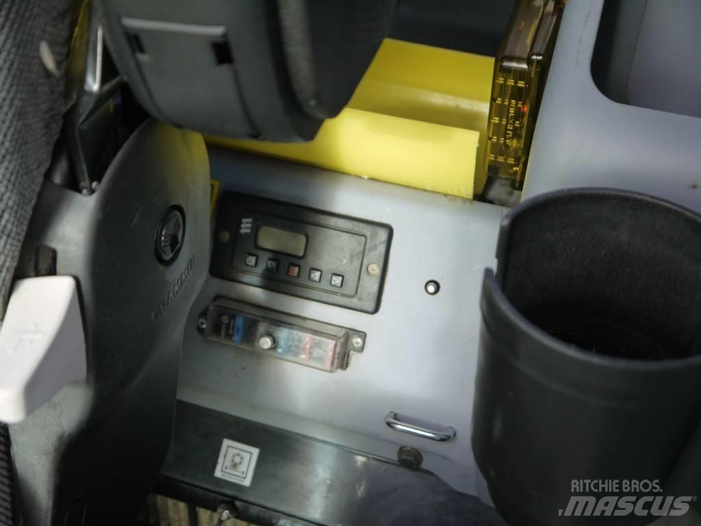Komatsu PW 160-7E0 Ratiniai ekskavatoriai