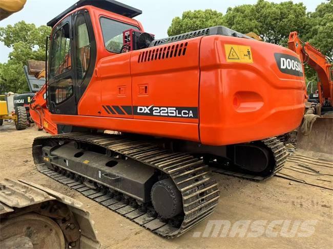 Doosan DX 225 LCA Vikšriniai ekskavatoriai